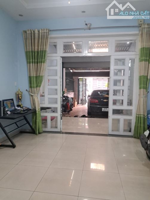Bán nhà 1 Trệt 1 Lầu Trung Tâm Đông Hòa,đường xe hơi phà phà,gần GO Dĩ An