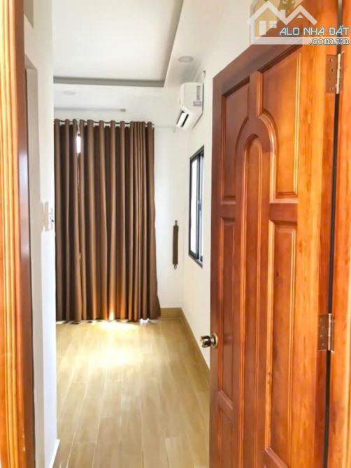 NHÀ PHỐ MỚI ĐẸP 6,2*11 HXH GIÁP PHÚ MỸ HƯNG QUẬN 7 TẶNG NỘI THẤT XỊN XÒ CHỈ 7,5 TỶ