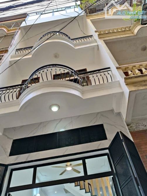 Nhà trung kính 58m2, 7 tầng, thang máy, 2 bước ra hồ, ô tô gần