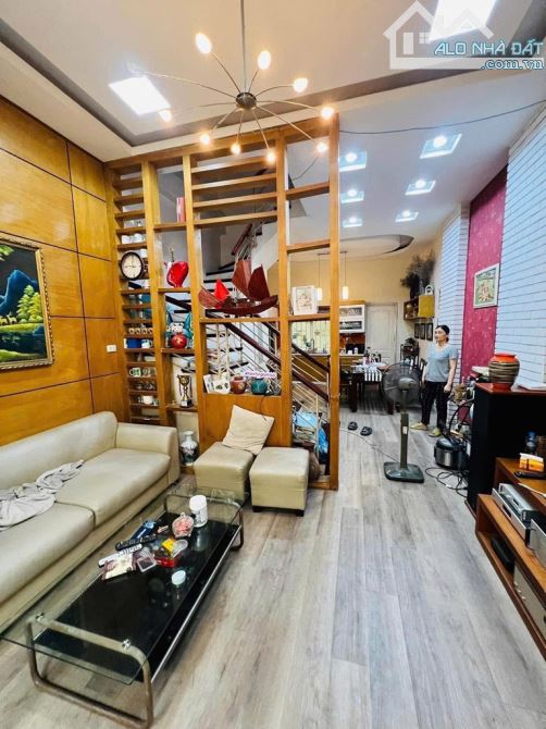 NHÀ ĐẸP PHÚ ĐÔ - VỊ TRÍ VÀNG - OTO - 2 THOÁNG - DÂN XÂY - 53M - GIÁ 10.2 TỶ