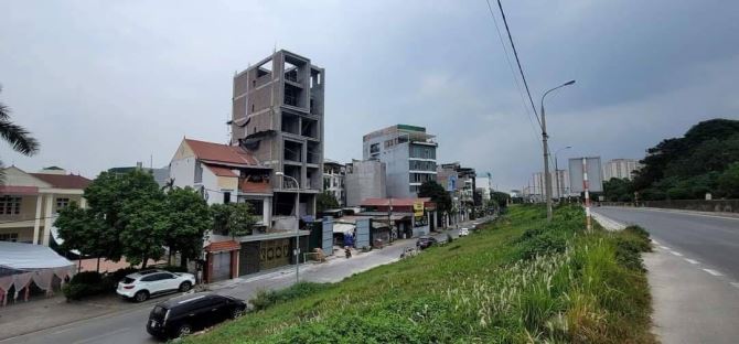 Bán đất mặt phố Bát Khối, Long Biên, 323 m2, mặt tiền 10m, giá 42 tỷ