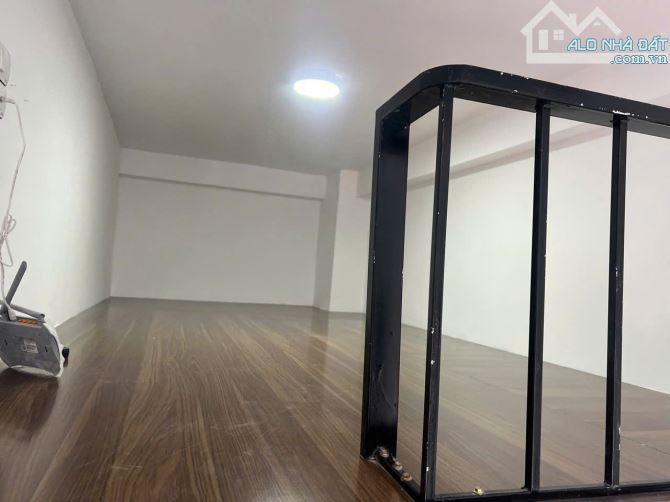 Cho Thuê CCMN Ngõ 86 Hào Nam Đống Đa 20m2 Gác Xép Vskk Ban Công Giặt Riêng Thang Máy