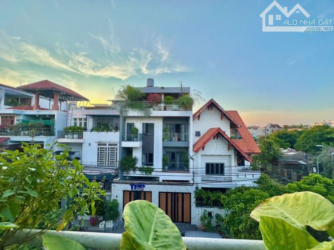 BIỆT THỰ MẶT TIỀN KHU BÊN SÔNG HIỆP BÌNH CHÁNH, (8X15M), 3 TẦNG, SAU GIGAMALL