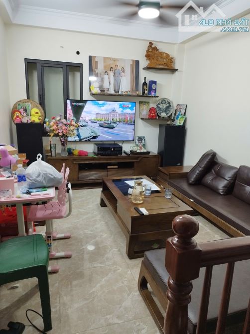 Bán nhà Ỷ La, Dương Nội, Hà Đông, cách ô tô 30m, 37m 4 tầng giá 6.55 tỷ, còn thương lượng
