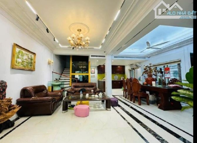 285 Tỷ / 256 M2 / 8.5 M tiền.Mặt Phố Bà Triệu .Hai Bà Trưng
