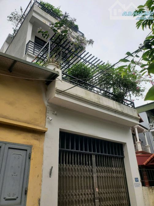 Bán nhà Bát Khối,Thạch Bàn 4 tầng,80m,mt4m oto vào nhà nhỉnh 13 tỷ