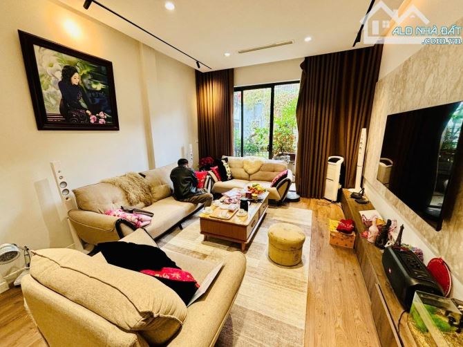 Siêu Chất! mặt phố Nguyễn Khả Trạc, ôtô tránh, vỉa hè rộng, KD đỉnh, ô thang máy, 62m² 5T