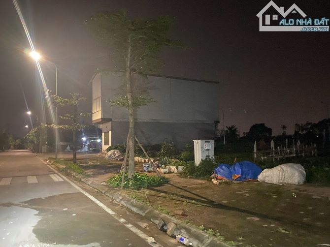 Chính Chủ Gửi Bán 90m Đấu Giá X6 Liên Hà - View Hồ - Vỉa Hè - Giá Rẻ