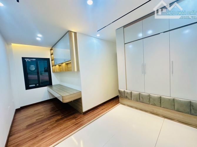 Nhà Tôn Đức Thắng, 45m2, 7 tầng thang máy, gần phố, mt 7m, kinh doanh, vị trí cực đẹp, ở n - 10