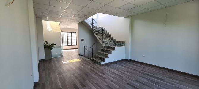 Cho thuê Liền kề, 20tr/th cố định 2-3 năm (có thương lượng), cách LinhĐàm 3km, đường rộng - 10
