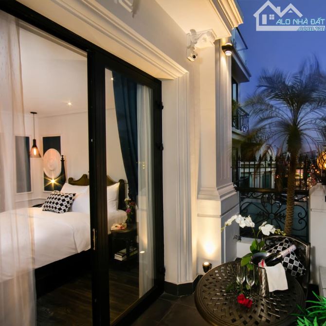 Bán khách sạn mặt phố Hàng Bè. DT 220m2 x 11T - 50 Phòng, MT 8,5m Giá 245 Tỷ - 11