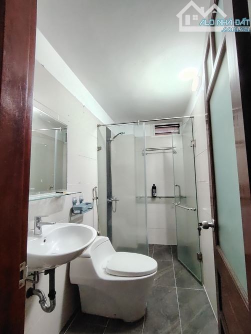 Bán nhà ngọc lâm 48m2 xây 5 tầng trước nhà đường ô tô tránh , thông tứ tung. - 11