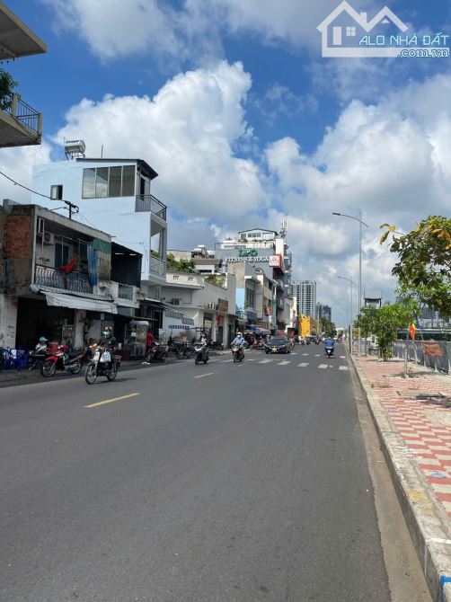 Bán nhà  MT tiền đường Bến Bình Đông - 5m x 10m - 50.5m.2- 1 Lầu - F13 q8 - 1