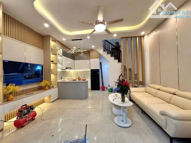 Bán gấp nhà Dương Văn Bé, Hai Bà Trưng, Diện tích 41m, 5 tầng giá hơn 6tỷ. - 1