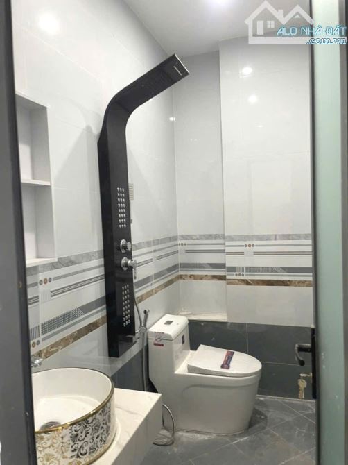 Cực Hiếm! Nhà Mới Keng 3 Tầng, 4PN, Vị Trí Đẹp Hẻm 8m, Tăng Nhơn Phú B - 64m², Giá Chỉ - 1