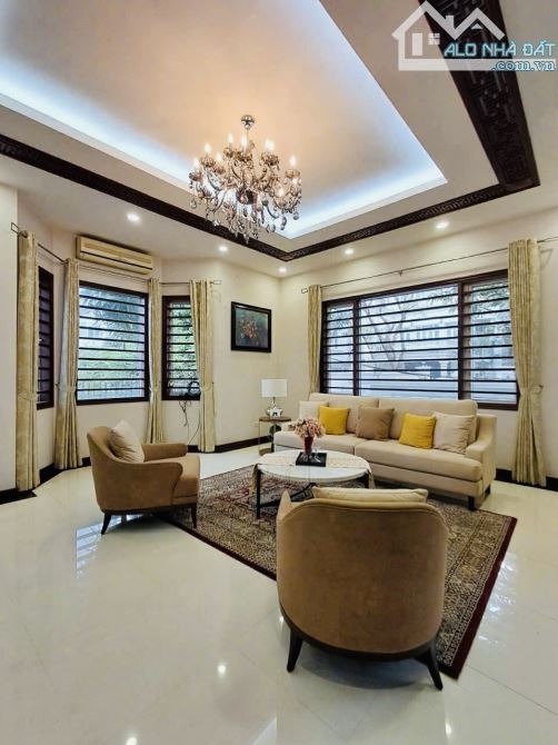 Nhà Biệt Thự Quan Chức Quận Tây Hồ, 210m2 Sân Vườn, Mặt Tiền 15m, An Ninh Tốt, 125 Tỷ - 1