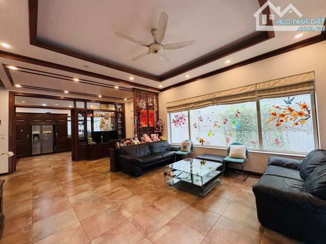 Biệt Thự Vườn Đào Quận Tây Hồ, 236m2 6 Tầng Thang Máy, View Vườn Hoa, 129 Tỷ - 1