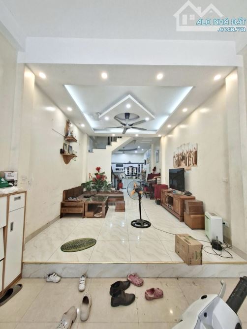 🏡NHÀ ĐẸP NAM TỪ LIÊM -  dt 60M2 . DÂN XÂY CHẮC CHẮN - NGÕ THÔNG KINH DOANH - GARA OTO - 1