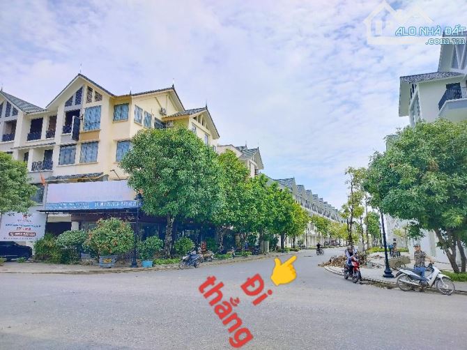 Đất Lai Xá Ô Tô Đỗ Tránh Vỉa Hè View Hồ Thông Số Đẹp 125m2 Mặt Tiền 10m 125 Triệu 1m2 - 1