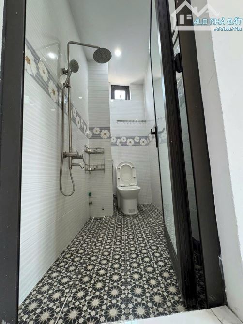 Bán nhà Nguyễn  mộng  Tuân dt 50 m2  ngang 5m đường vào  3 tầng  ngang 8 m giá  3.6 - 1