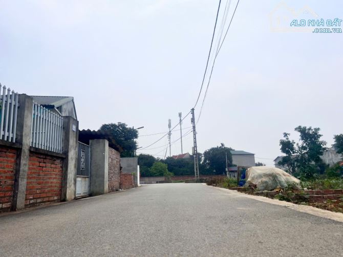 126m giá chỉ Hơn 20 tr 1 m nằm trên trục chính trải apphan xã Phú Cát khu công nghệ cao Ho - 1