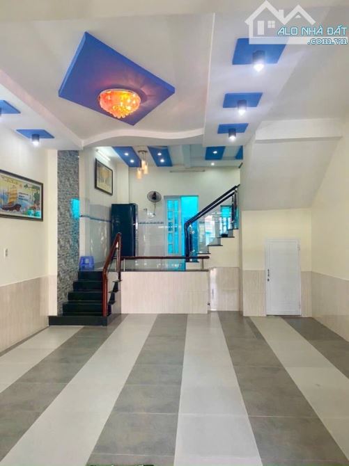 NHÀ MẶT TIỀN QUẬN 2 - 4 TẦNG - ĐƯỜNG LỚN THÔNG - SÂN ĐẬU XE HƠI 25M2 - 1