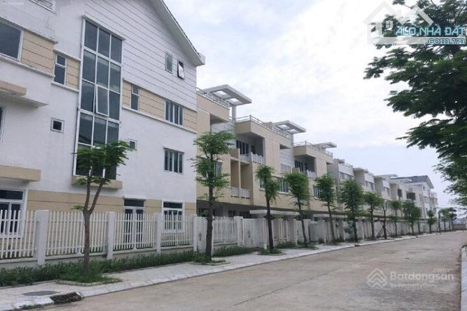 Chủ vay bank nhảy nhóm! Quyết tâm bán nhanh biệt thự Bán Đảo Linh Đàm - 310m2 - gần hồ - 1