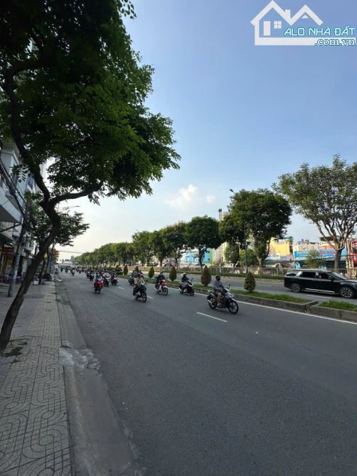 Bán nhà 2 mặt tiền, 3 lầu đường Trường Chinh, Phường Tân Thới Nhất, Quận 12 - 1
