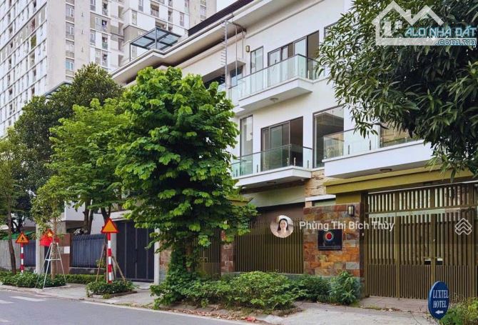Bán tòa nhà 11 tầng - view hồ Trúc Bạch 28 phòng kinh doanh - MP Nguyễn Khắc Hiếu - 217m2 - 1
