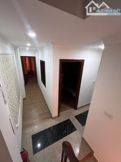 BÁN NHÀ KHU CẦU GIẤY - Ô TÔ ĐỖ TRƯỚC NHÀ - DT: 50m2 - 7 Tầng - MT: 5m. - 1
