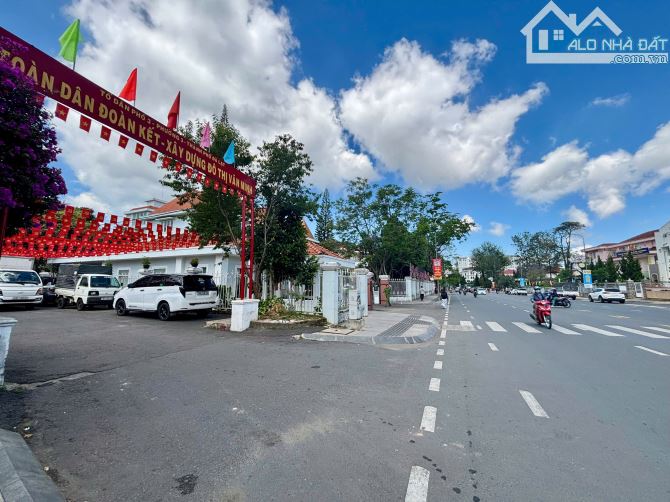 VILLA ĐƯỜNG TRẦN PHÚ CÁCH NHÀ THỜ CHÁNH TOÀ 50M ĐƯỜNG Ô TÔ - 1