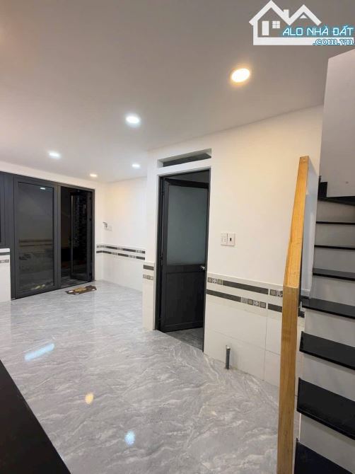 NHÀ ĐẸP 1/ Nguyễn Kiệm - DT lớn - Nhỉnh 1 Tỷ - 4 Phòng ngủ - 1