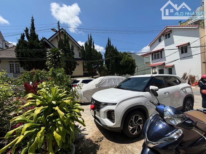 NHÀ MỚI PHAN ĐÌNH PHÙNG 2 TẦNG ĐƯỜNG Ô TÔ CÁCH CHỢ ĐÊM ĐÀ LẠT 1KM - 1