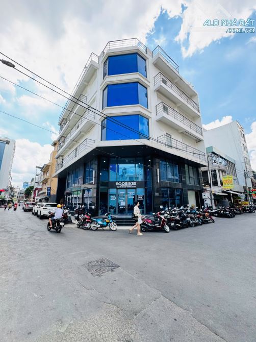 Tòa nhà góc 2 mặt tiền Hầm 7 tầng DT: 20x14m Giá: 80 tỷ Thu nhập 3,6 tỷ/năm - 1