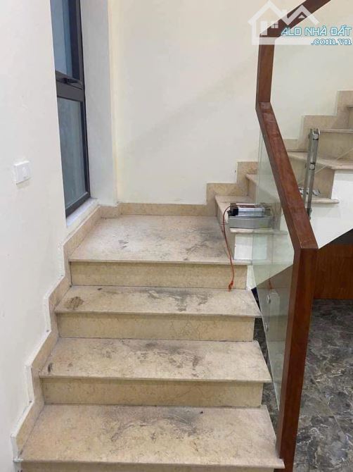 CHO THUÊ NHÀ NGUYÊN CĂN MẶT PHỐ HOA LÂM - VIỆT HƯNG - VỈA HÈ - Ô TÔ TRÁNH - 1