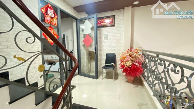 Bán nhà 5 tầng (4 x 11m) hẻm 1 sẹc Âu Dương Lân P3, Q8 tặng nội thất - 1