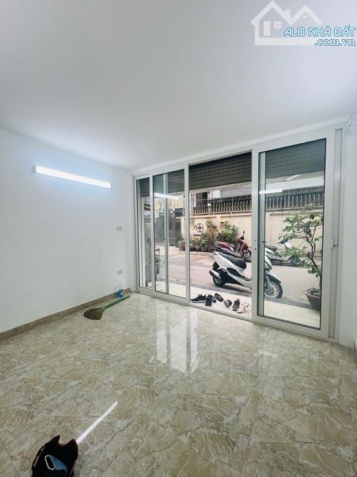 Bán nhanh tập thể tầng 1 Phương Mai - Đống Đa - Kinh Doanh đỉnh - Ô tô tránh - Ngõ thông - 1