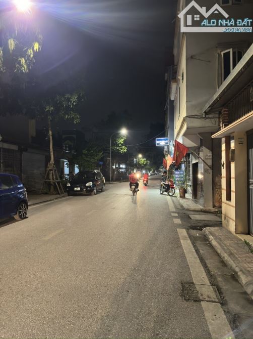 🌹🌹🌹 NHÀ DÂN XÂY CỰC CHẮC CHẮN - TRUNG TÂM QUẬN LONG BIÊN - NGÕ THÔNG Ô TÔ CON - - 1
