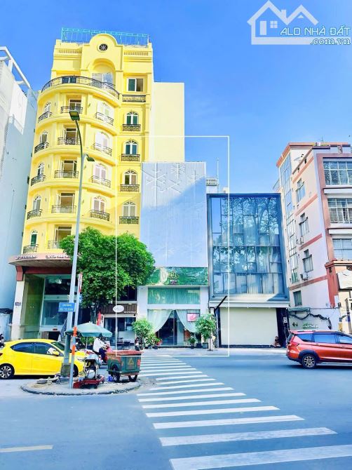 Cho thuê nhà mặt tiền đường 145bis Lê Thị Riêng, Bến Thành, Q1.  trệt, 1 lửng, 3 lầu 120tr - 1