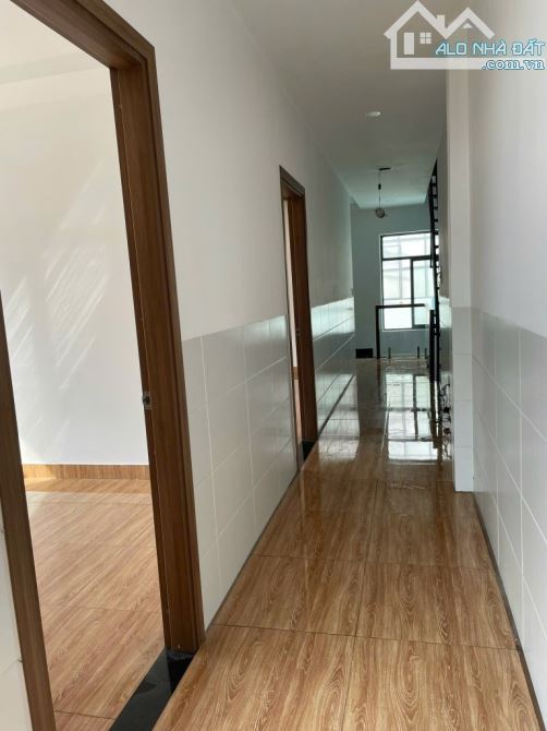 NHÀ ĐẸP Ở NGAY, DÒNG TIỀN HẤP DẪN, GẦN NÚT GIAO GÒ DƯA, 6,2X30; NỞ HẬU CHỈ 13 TỶ. - 1