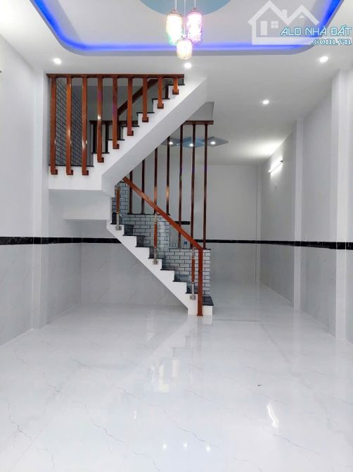 NHÀ 2 TẦNG MỚI ĐẸP 100% HƯỚNG ĐÔNG NAM - HẺM HÙNG VƯƠNG - 1