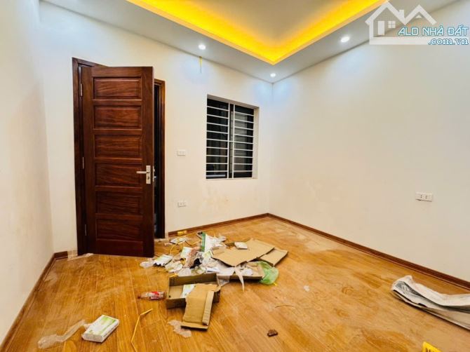 Bán nhà Lạc Long Quân. Nhà khu trung tậm giá hợp lý  . Diện tích 30m2.  Giá 7,5 tỷ - 1