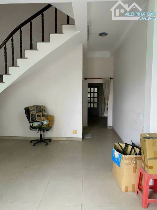 Bán nhà đường 12m Nội Bộ Lê Bôi - 5m x 16m - 80m.2- 3 Lầu - 4PN F7 Q8- Đối Diện Công Viên - 1
