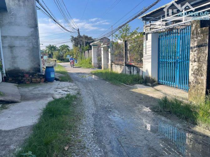 Kẹt Tiền Bán Gấp Nền Đất 8x32=256m2 giá 1tỷ700 shr,Đường Nguyễn Thị Thọ -Đức Hòa - 1