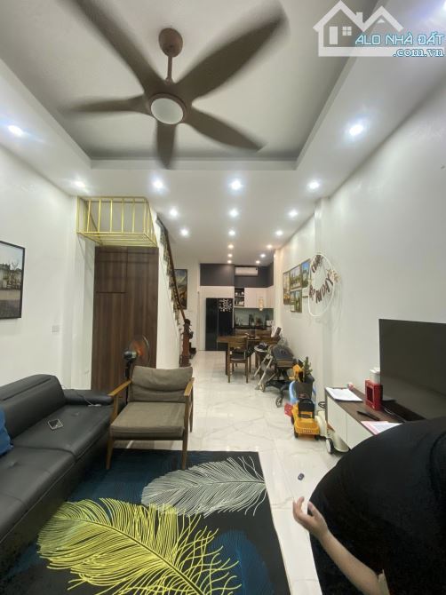 SIÊU HIẾM NHÀ NGUYỄN KHOÁI, 45M, 3T, MT 4,3M, Ô TÔ, MỚI, Ở SƯỚNG, CHỈ 6,2 TỶ. - 1