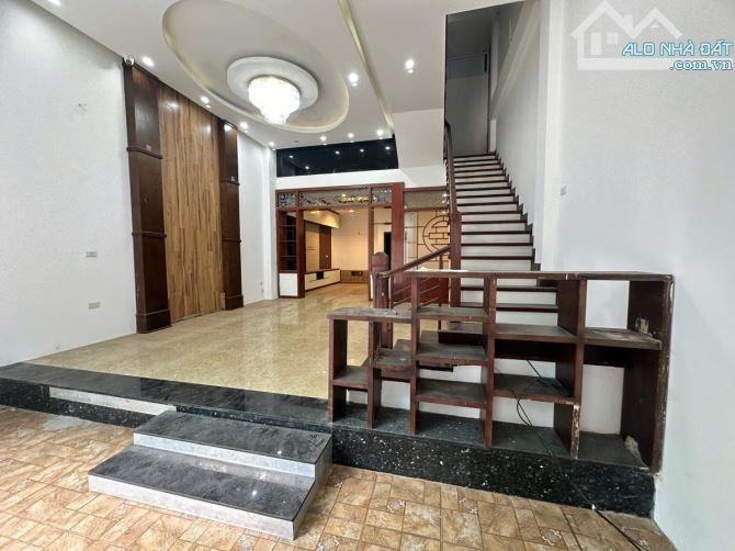 BÁN NHÀ NGUYỄN VĂN CỪ - 109M2×5 TẦNG, MT 8M - 21 TỶ. - 1
