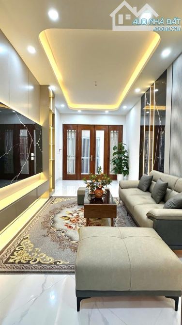 BÁN NHÀ TRUNG TÂM CẦU GIẤY - ĐÔNG QUAN - 6 TẦNG THANG MÁY - 40M2 - 8.8 TỶ - 1