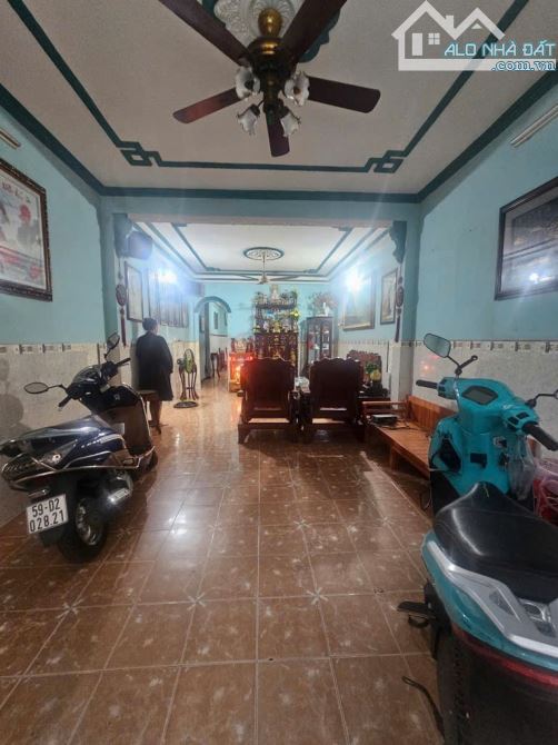 BÁN NHÀ TÂN PHÚ, GẦN TÂN KỲ TÂN QUÝ, HẺM XE HƠI, 68M2, NHỈNH 5 TỶ - 1