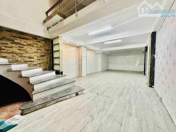 Cho thuê nhà 3 tầng mặt tiền Nguyễn Văn Linh , Hải Châu - 1