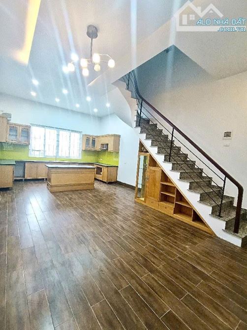 Nhà 5 tầng Lạc Long Quân - 48,5m2 vuông vắn - 2 mặt thoáng - Chào  9,5 tỷ - 1